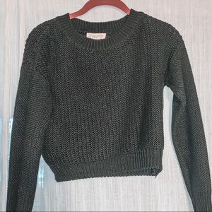 FOREVER 21 CROPPED BLACK SWEATER